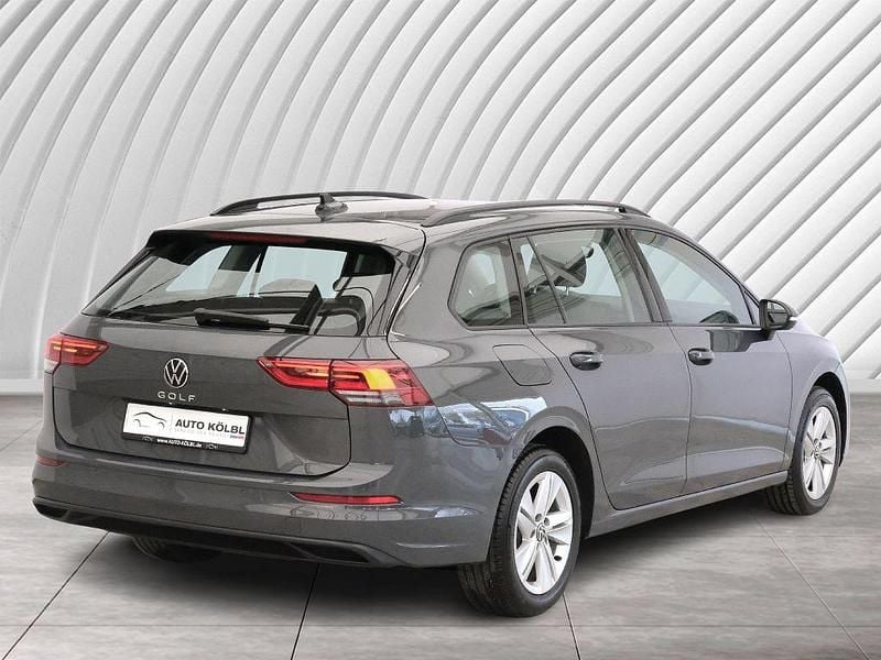 Gebraucht VW Golf VIII Life 150 PS (110 kW) 2022 Delfingrau metallic Kombi