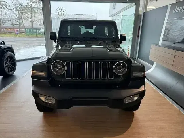 Neu Jeep Wrangler Sahara 272 PS (200 kW) 2025 Grün SUV