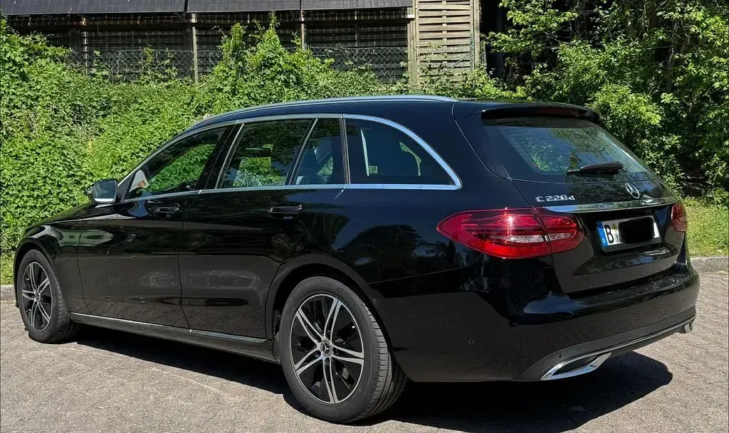 Gebraucht Mercedes C220 194 PS (142 kW) 2021 Schwarz Limousine