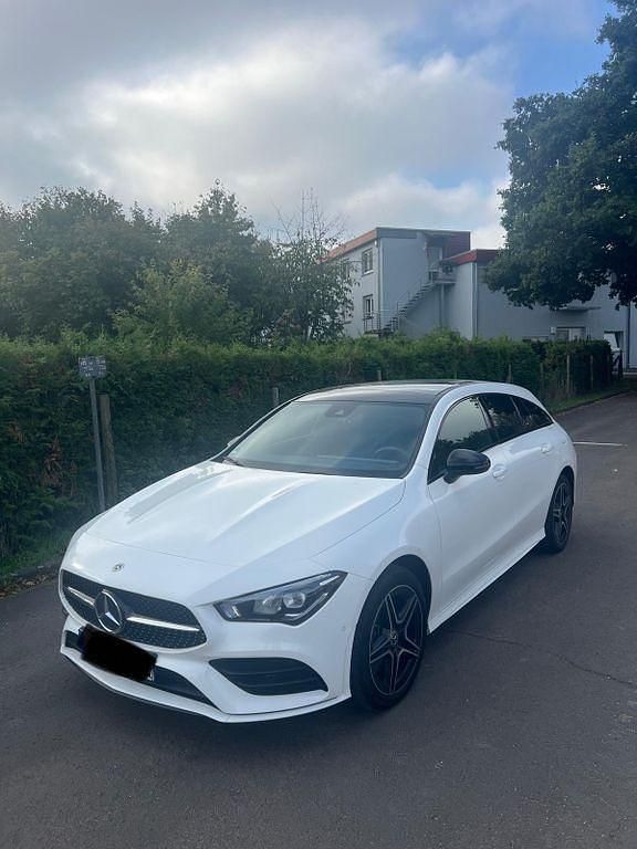 Weiß Gebraucht 2021 Mercedes CLA250e Shooting Brake AMG line Kombi | 25.800 € (Fairer Preis) - Bild 1/4