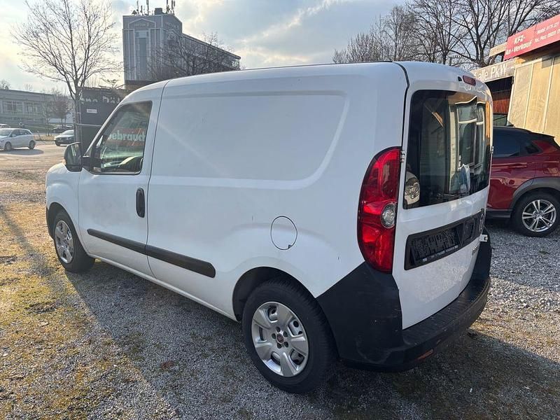 Gebraucht Fiat Doblò Basis 75 PS (55 kW) 2014 Weiß Van / Kleinbus