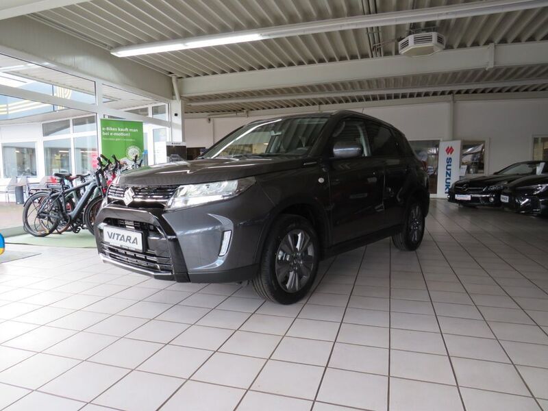 Grau Neu 2025 Suzuki Vitara Comfort SUV | 26.350 € (Etwas zu teuer) - Bild 1/4