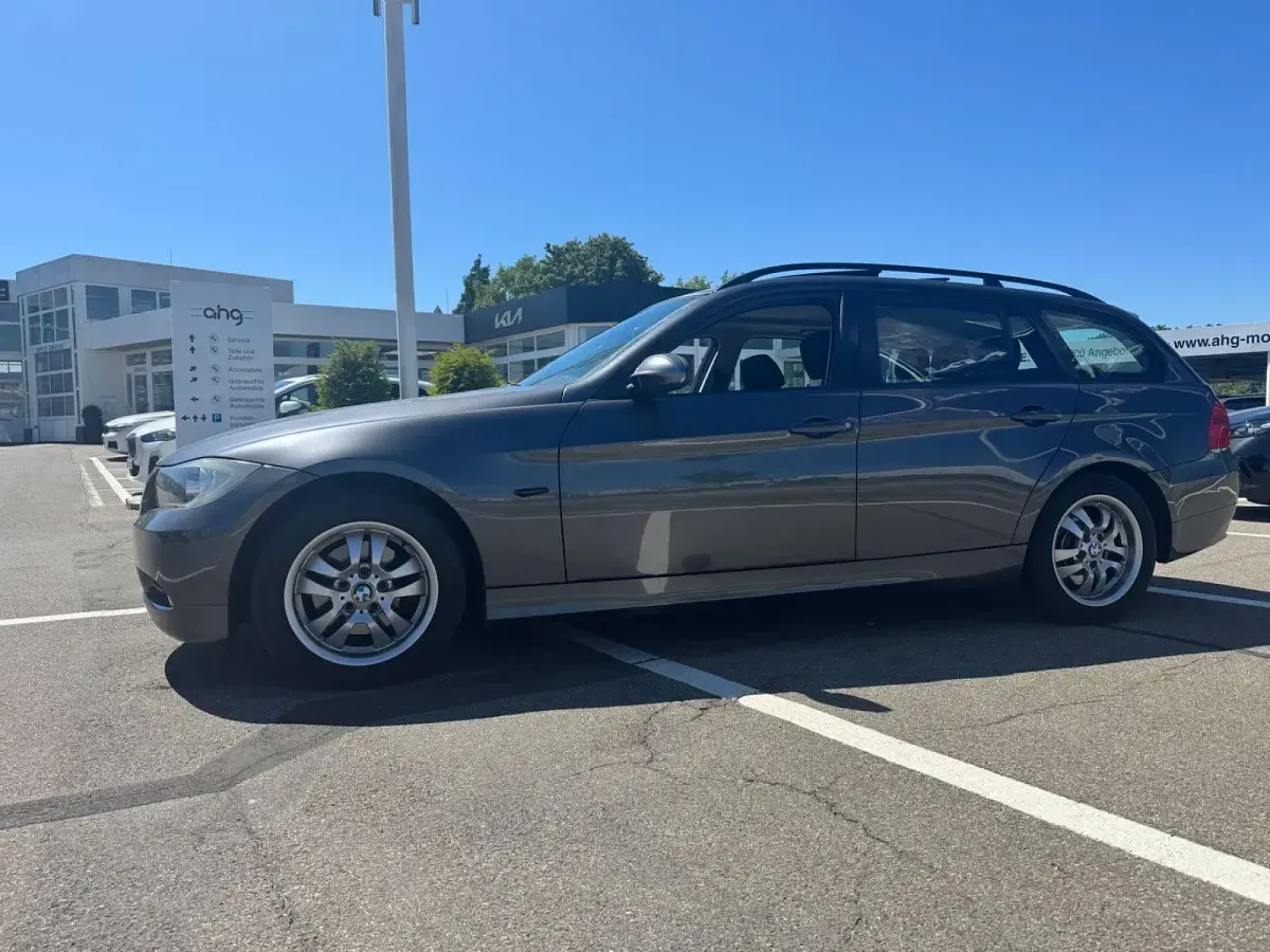Gebraucht BMW 320 150 PS (110 kW) 2007 Grau Kombi