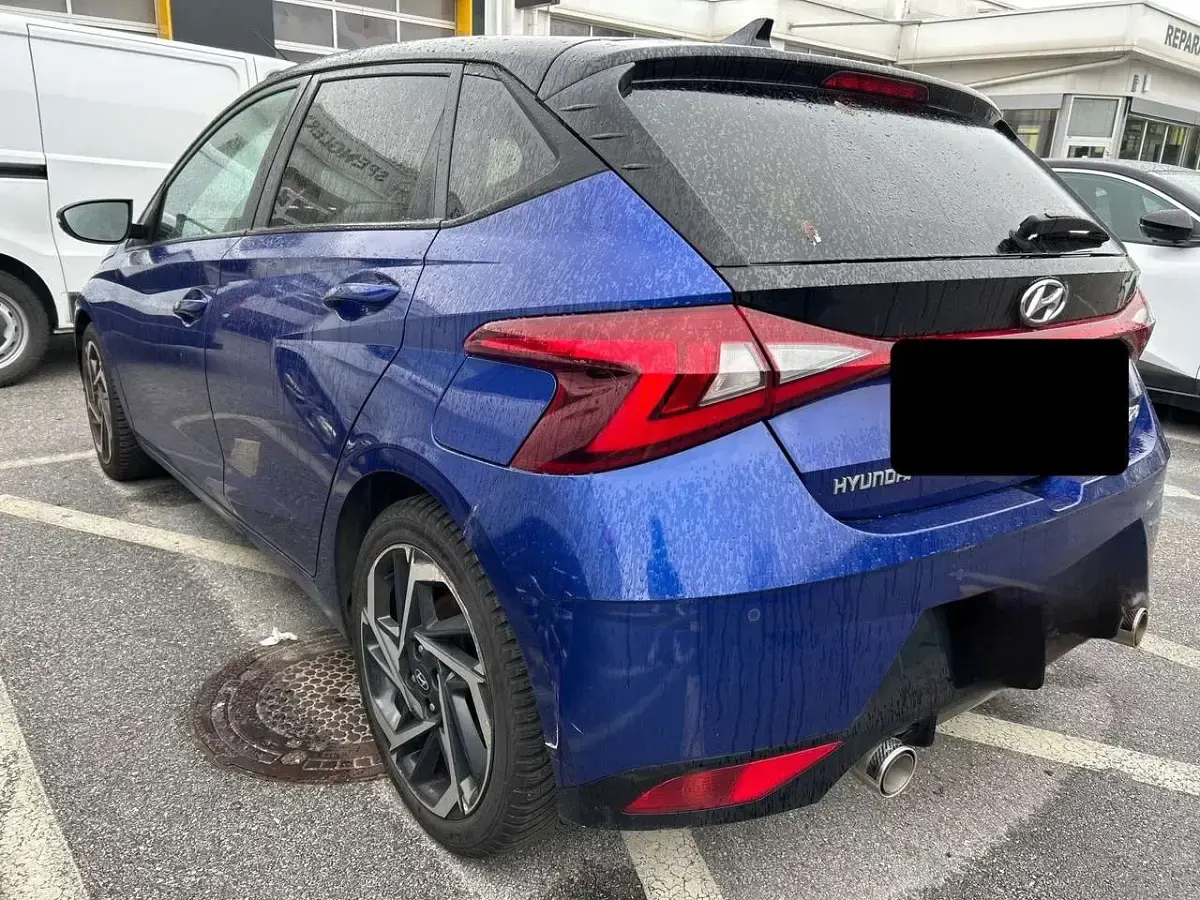 Gebraucht Hyundai i20 Trend 101 PS (74 kW) 2020 Intense blue/ black / met Kleinwagen