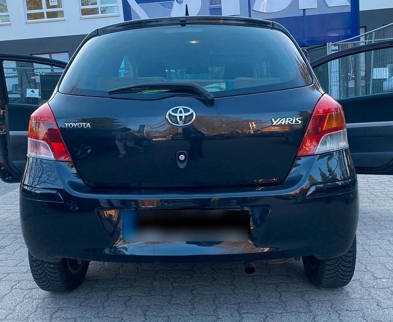 Gebraucht Toyota Yaris 87 PS (63 kW) 2010 Schwarz Kleinwagen
