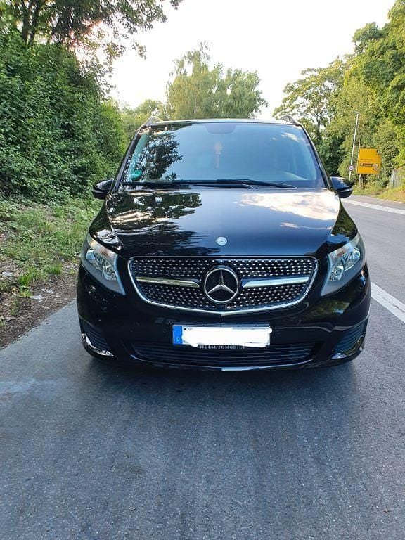 Schwarz Gebraucht 2015 Mercedes V220 Van / Kleinbus | 26.300 € (Fairer Preis) - Bild 1/4