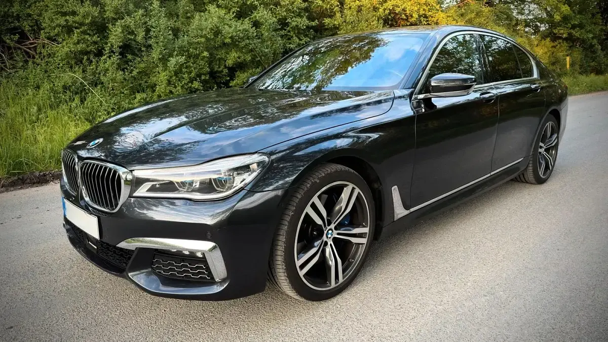 Gebraucht BMW 750 M Sport 400 PS (294 kW) 2018 Schwarz Limousine