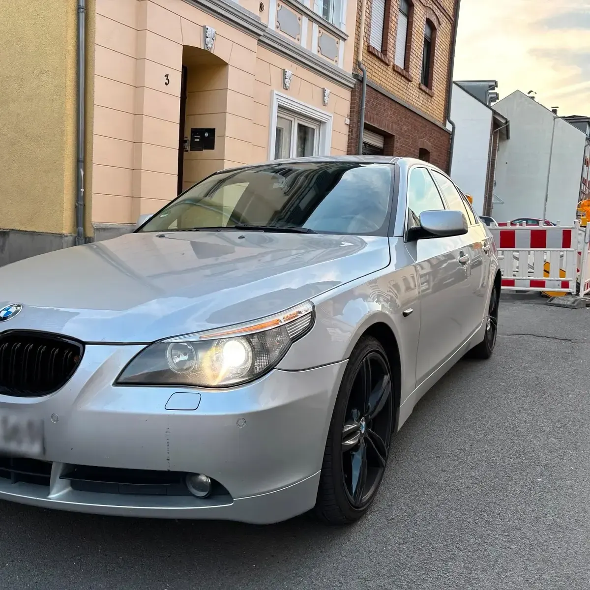 Gebraucht BMW 523 177 PS (130 kW) 2006 Silber Limousine