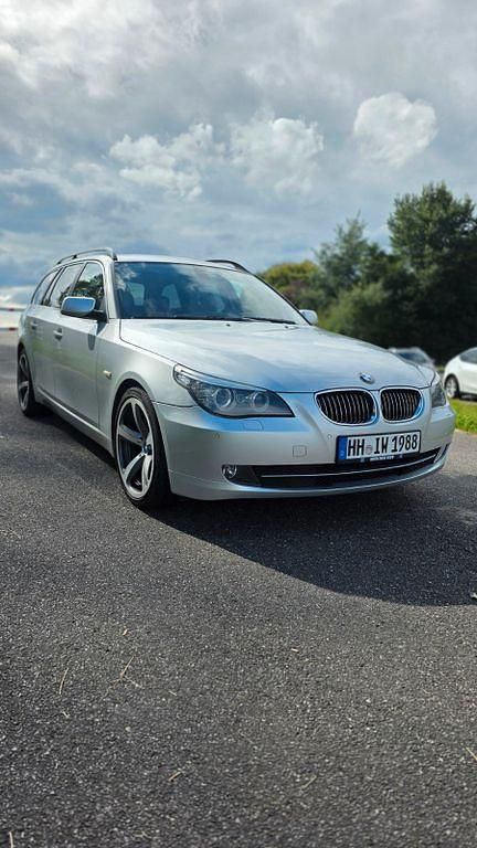 Silber Gebraucht 2007 BMW 523 Kombi | 4.990 € (Fairer Preis) - Bild 1/4