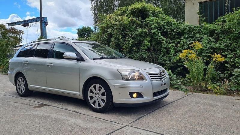 Gebraucht Toyota Avensis 129 PS (94 kW) 2009 Silber (metallic) Kombi