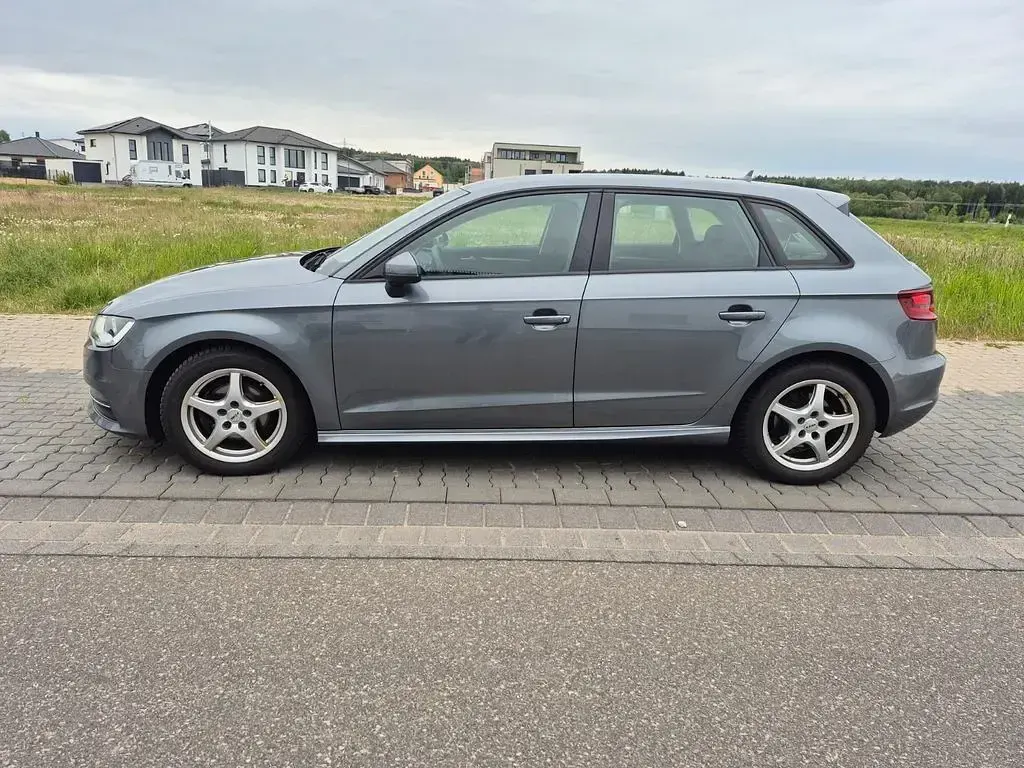 Używany Audi A3 110 KM (80 kW) 2016 Szary Sedan/Limuzyna