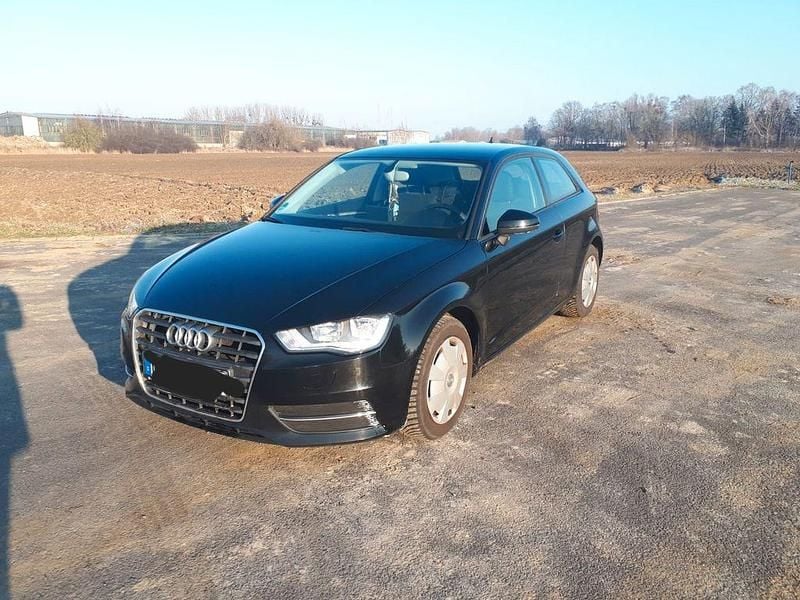 Gebraucht Audi A3 Attraction 105 PS (77 kW) 2013 Schwarz Limousine