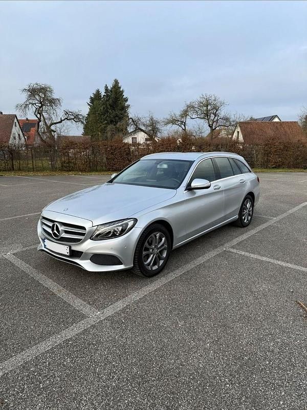 Gebraucht Mercedes C200 Avantgarde 184 PS (135 kW) 2015 Silber Kombi