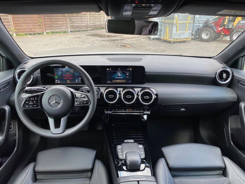 Digitalweiss metalliclack Gebraucht 2020 Mercedes A250 Style Limousine | 21.998 € (Superpreis) - Bild 1/4