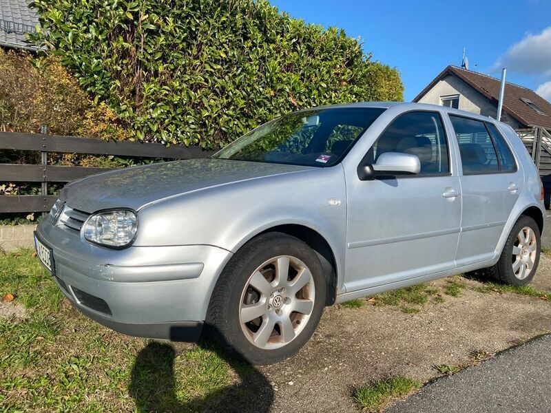 Silber Gebraucht 2003 VW Golf IV Pacific Limousine | 599 € - Bild 1/4