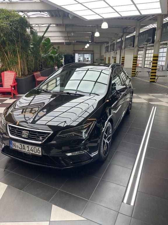 Schwarz Gebraucht 2017 Seat Leon ST FR Kombi | 10.900 € (Guter Preis) - Bild 1/4