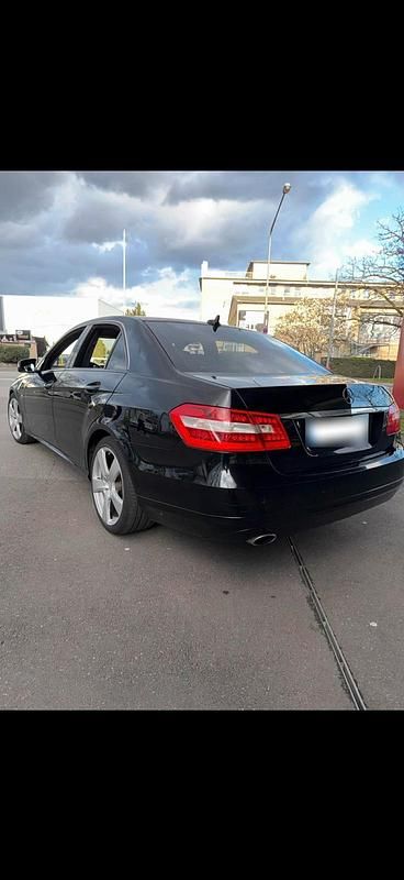 Gebraucht Mercedes E250 204 PS (150 kW) 2010 Schwarz Limousine