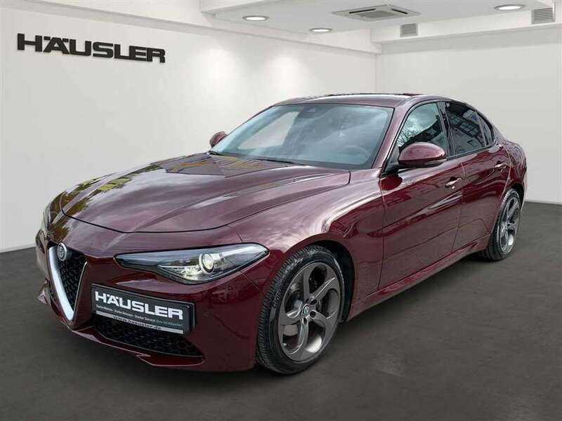 Rosso monza metallic Gebraucht 2017 Alfa Romeo Giulia Super Limousine | 21.470 € (Fairer Preis) - Bild 1/4
