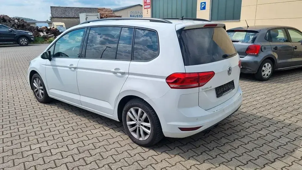 Gebraucht VW Touran Comfortline 150 PS (110 kW) 2017 Weiß Van / Kleinbus