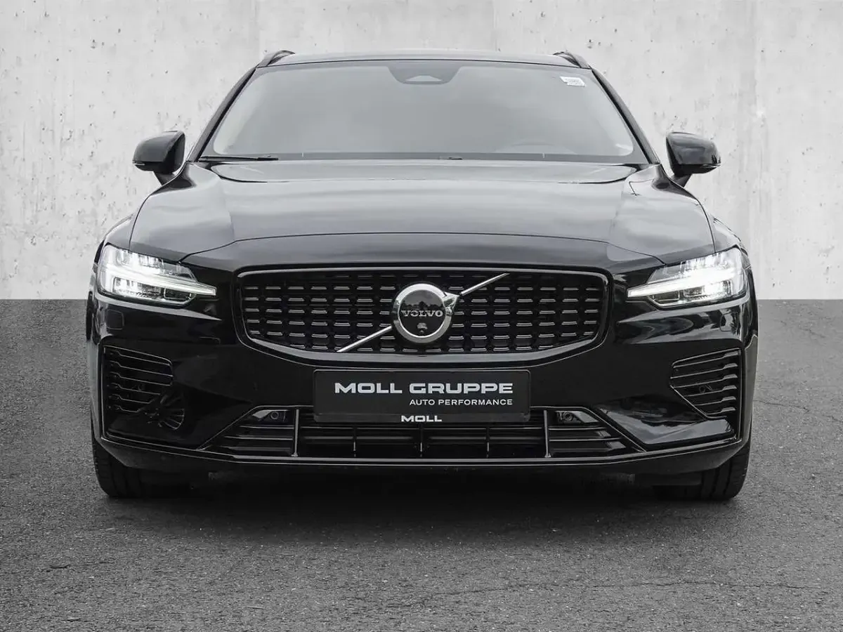 Gebraucht Volvo V60 Plus 310 PS (228 kW) 2024 Schwarz Kombi