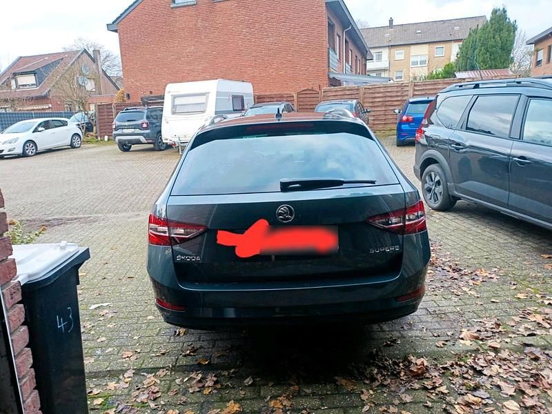 Gebraucht Skoda Superb 150 PS (110 kW) 2017 Grau Kombi