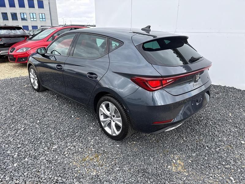 Neu Seat Leon FR 150 PS (110 kW) 2026 Magnet grau s7s7 Limousine