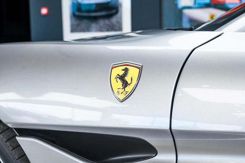 Gebraucht Ferrari Portofino 620 PS (456 kW) 2021 Grau Cabrio