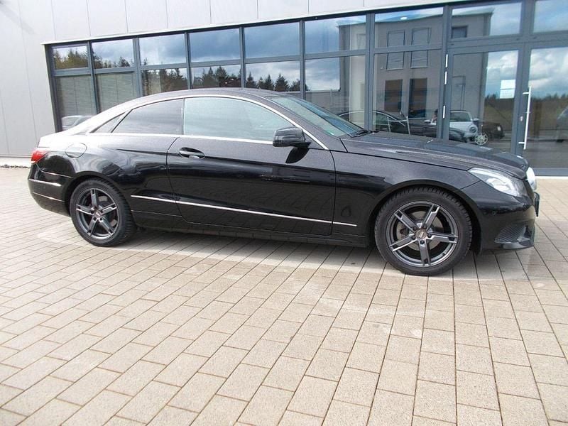 Second-hand Mercedes E200 184 CP (135 kW) 2014 Negru Coupe