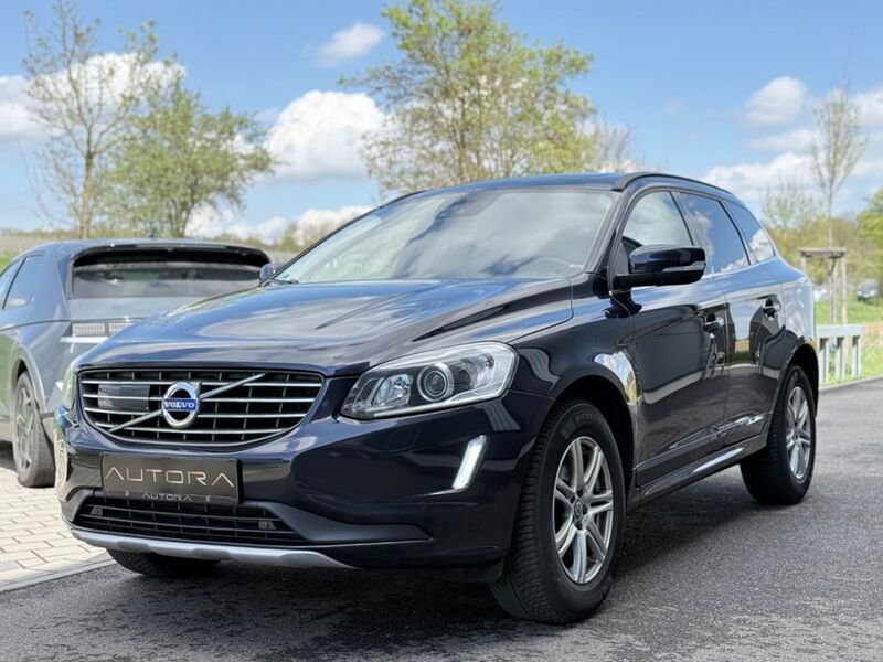 Blau Gebraucht 2016 Volvo XC60 Momentum SUV | 17.900 € (Fairer Preis) - Bild 1/4