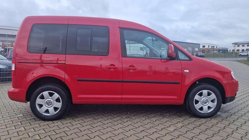 Second-hand VW Caddy Life 80 CP (58 kW) 2009 Roșu Monovolum