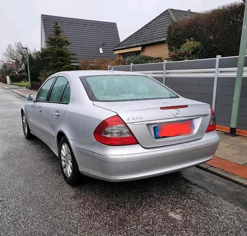 Gebraucht Mercedes E200 136 PS (100 kW) 2007 Silber Limousine