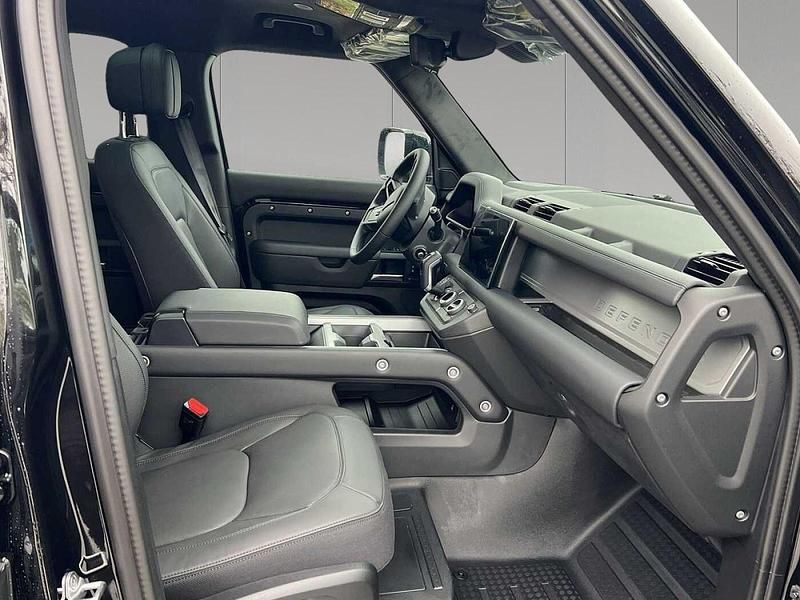 Gebraucht Land Rover Defender HSE Dynamic 304 PS (223 kW) 2024 Santorini black SUV
