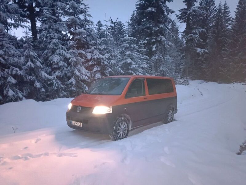 Orange Gebraucht 2009 VW Caravelle Comfortline Van / Kleinbus | 20.000 € - Bild 1/2