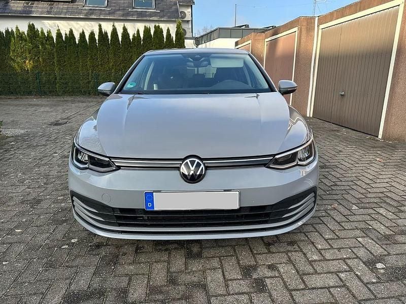 Grau Gebraucht 2021 VW Golf VIII United Limousine | 19.980 € (Guter Preis) - Bild 1/4