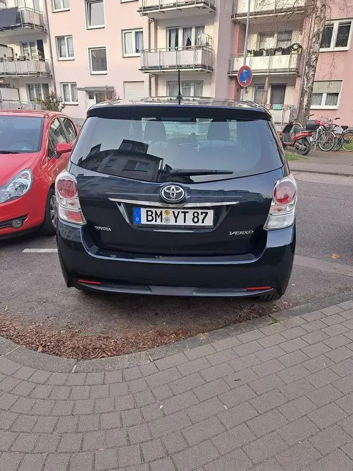 Gebraucht Toyota Verso Comfort 147 PS (108 kW) 2013 Schwarz Van / Kleinbus
