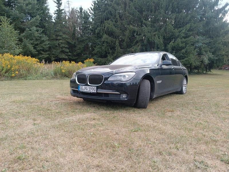 Schwarz Gebraucht 2011 BMW 750 Limousine | 15.000 € (Fairer Preis) - Bild 1/4