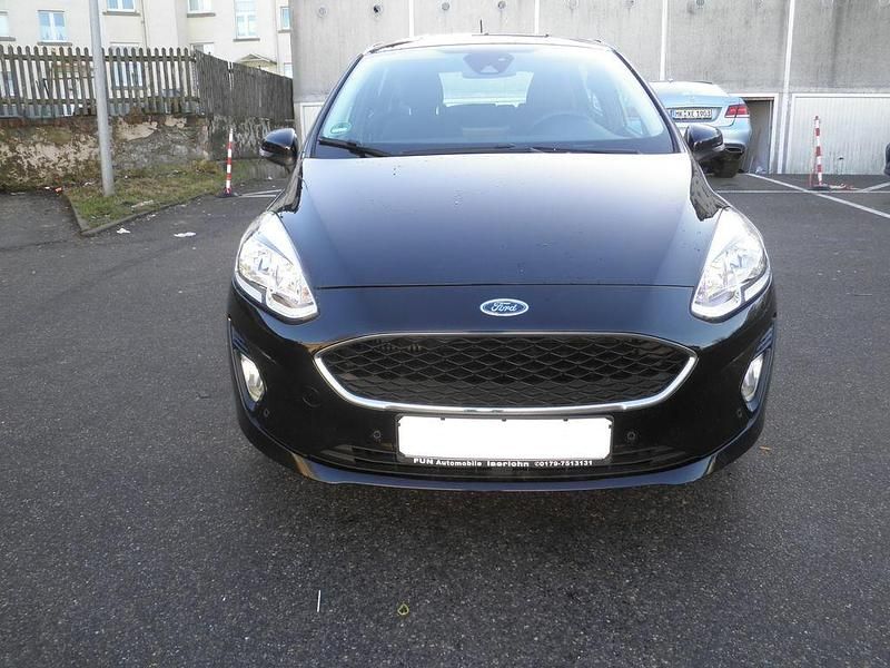Gebraucht Ford Fiesta Cool & Connect 101 PS (74 kW) 2017 Shadow black Limousine