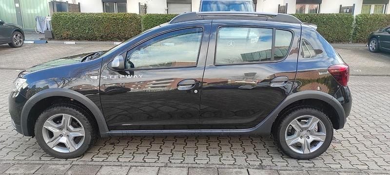 Gebraucht Dacia Sandero Prestige 90 PS (66 kW) 2017 Schwarz SUV