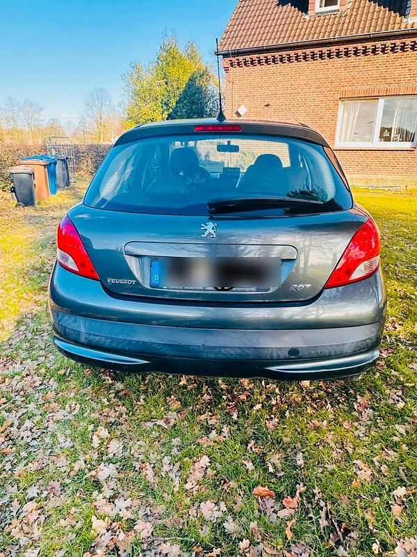 Gebraucht Peugeot 207 73 PS (53 kW) 2010 Schwarz Kleinwagen