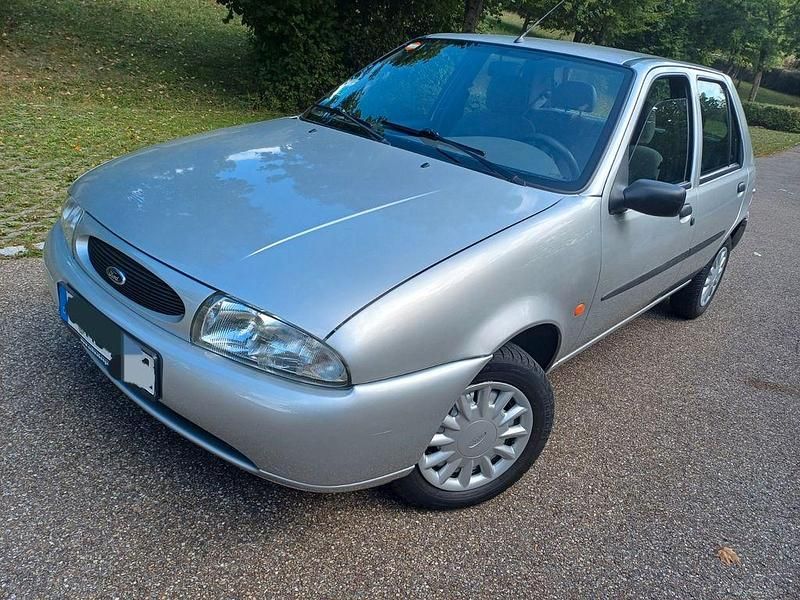Silber Gebraucht 1999 Ford Fiesta Style Kleinwagen | 1.349 € (Fairer Preis) - Bild 1/4