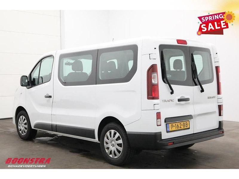 Second-hand Renault Trafic Expression 97 CP (71 kW) 2017 Alb Monovolum