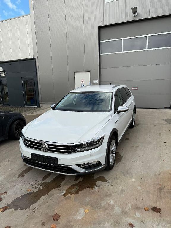 Weiß Gebraucht 2015 VW Passat Alltrack Kombi | 18.200 € (Etwas zu teuer) - Bild 1/4