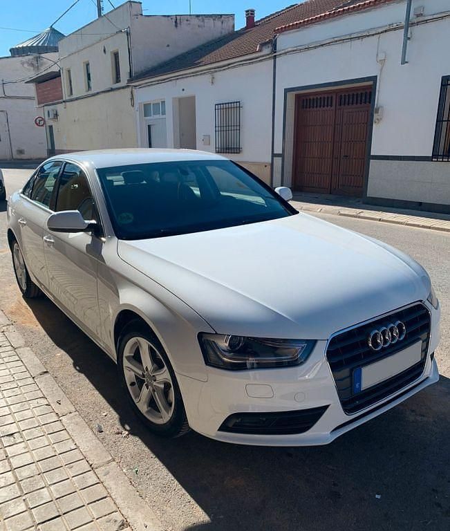 Weiß Gebraucht 2013 Audi A4 Advanced Plus Limousine | 9.000 € (Guter Preis) - Bild 1/4