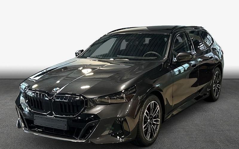 Neu BMW 540 303 PS (222 kW) 2025 Grau Kombi