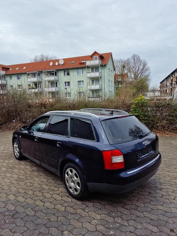 Gebraucht Audi A4 131 PS (96 kW) 2003 Blau Kombi