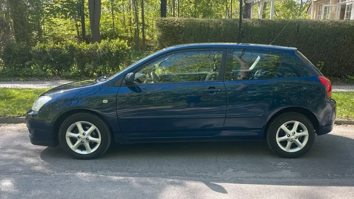 Używany Toyota Corolla 97 KM (71 kW) 2005 Niebieski Hatchback