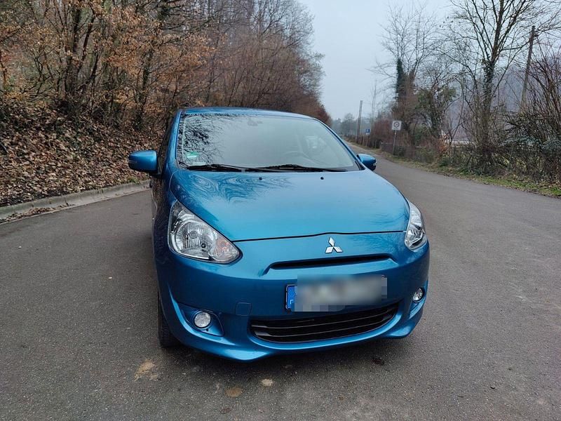 Blau Gebraucht 2015 Mitsubishi Space Star Kleinwagen | 6.500 € (Fairer Preis) - Bild 1/4