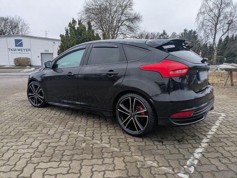 Gebraucht Ford Focus Sport 185 PS (136 kW) 2017 Schwarz Limousine