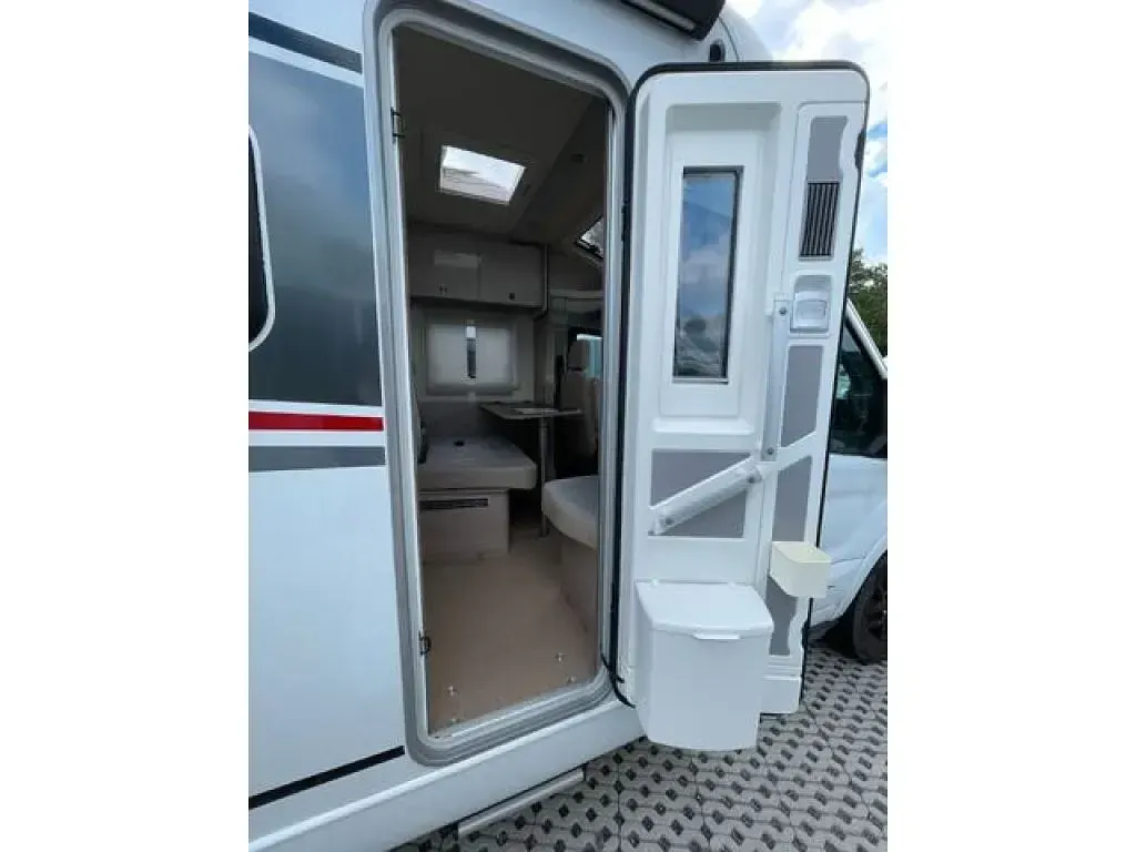 Gebraucht Buerstner Lineo 177 PS (130 kW) 2025 Weiss Van