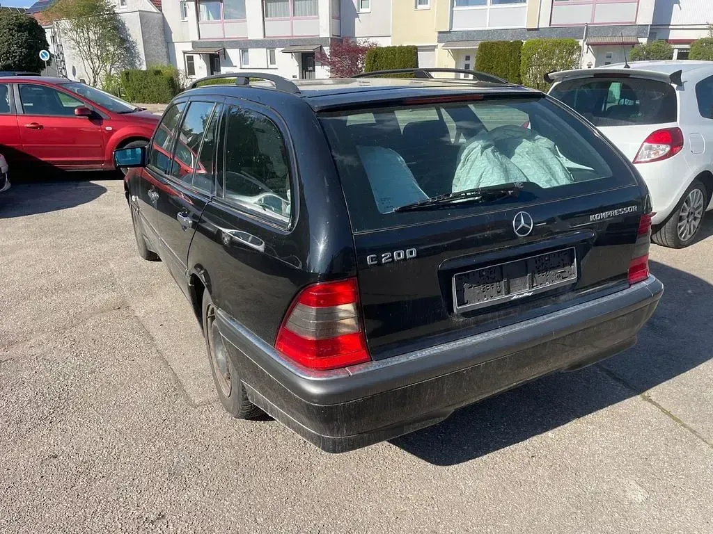 Second-hand Mercedes C200 Elegance 163 CP (119 kW) 2000 Negru Berlinǎ